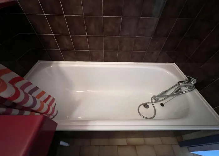 Au Cap D'agde Avec Parking, Piscine Et Terrasse - Fr-1-702-2